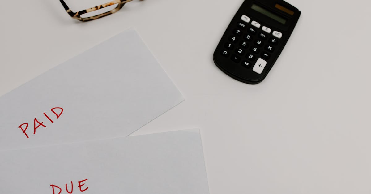 Calculadora e contas abertas para comparar pagamento a vista e parcelado
